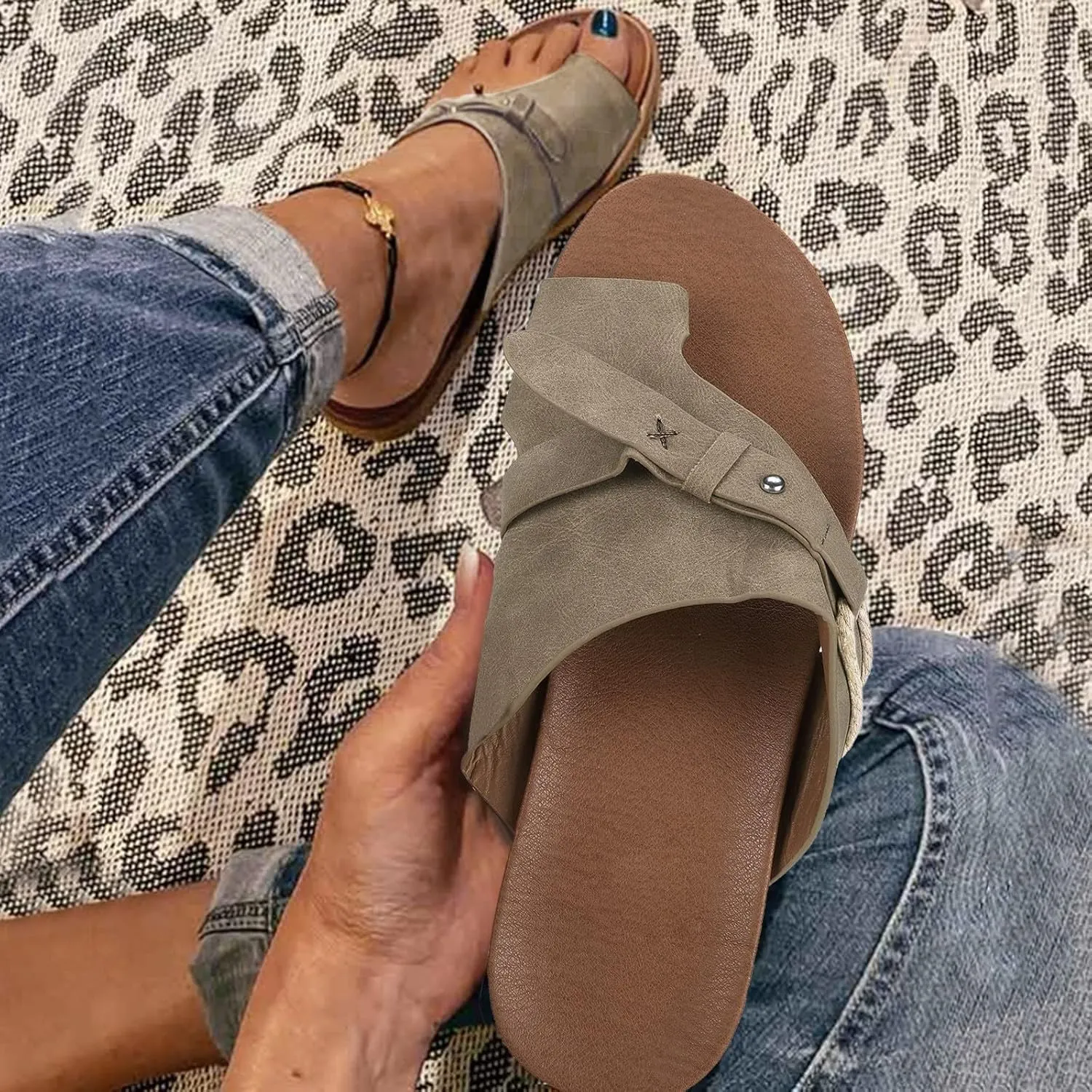 Eduavar Sandals for Women Dressy Summer, Flat Sandals for Women Summer Open Toe Leather Sandals Summer Travel Beach Sandals