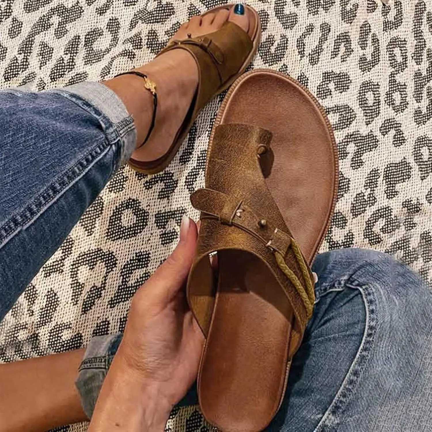 Eduavar Sandals Women Dressy Summer Flat, Sandals for Women Casual Summer Ring Toe Flip Flops Sandals Comfy Flat Slippers
