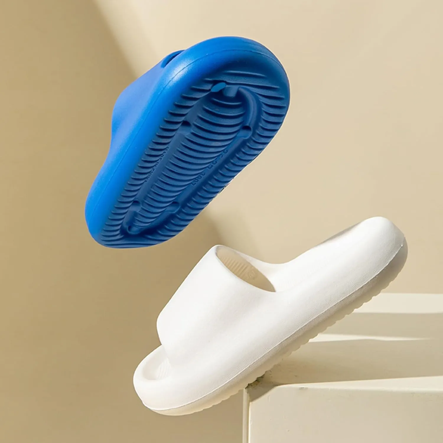 Kids Cloud Slides Boys Girls Flip Flops Slip On Beach Sandals Youth Pool Shower Shoes EVA Summer Slippers Non-Slip Open Toe Pillow Slippers Sandals Quick Drying Summer Beach Pool Shoes