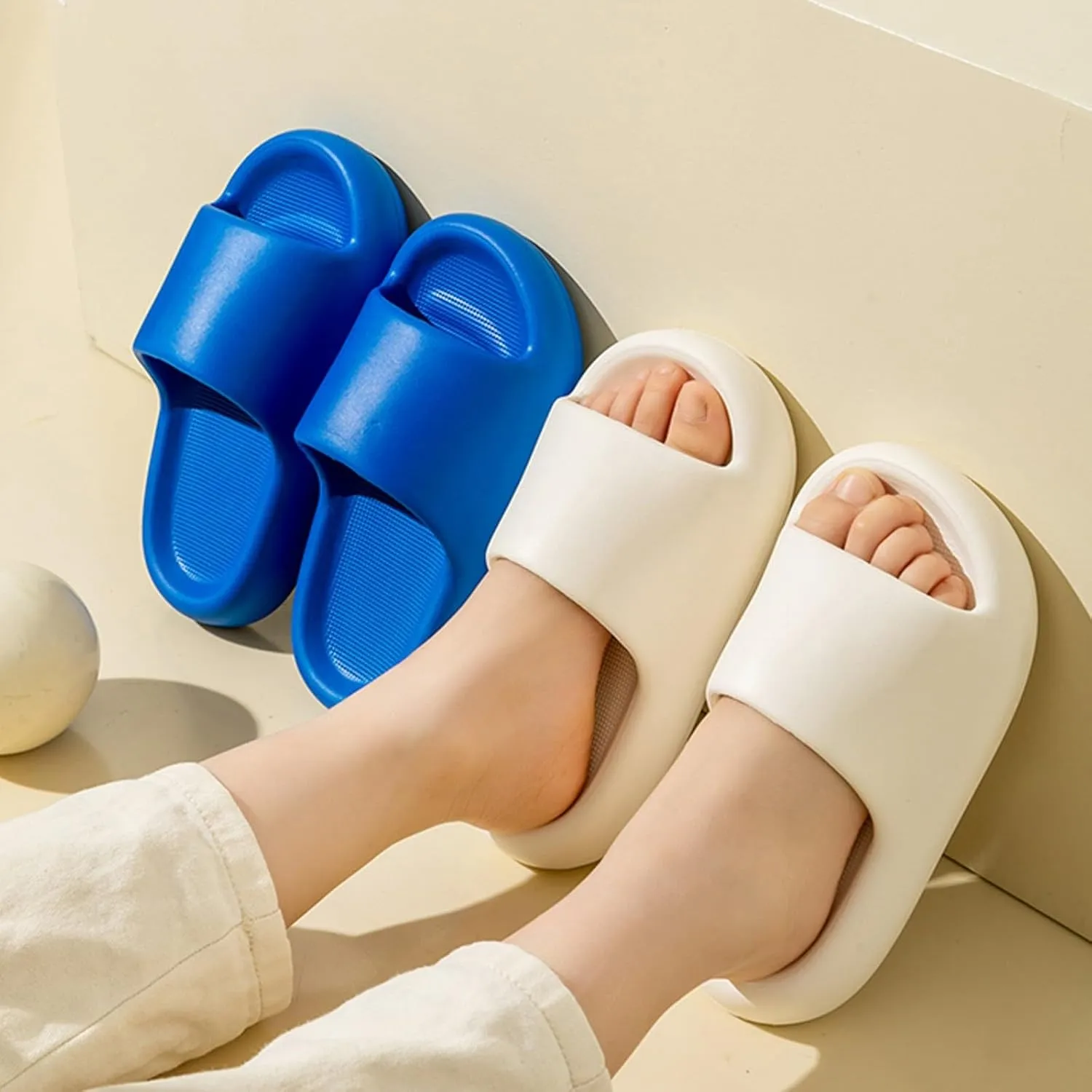 Kids Cloud Slides Boys Girls Flip Flops Slip On Beach Sandals Youth Pool Shower Shoes EVA Summer Slippers Non-Slip Open Toe Pillow Slippers Sandals Quick Drying Summer Beach Pool Shoes