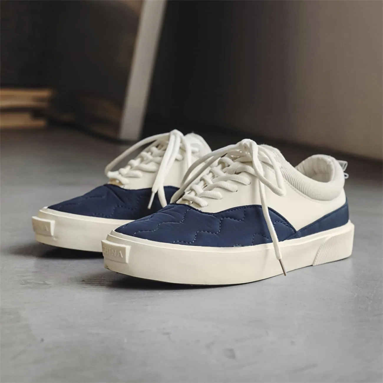 Men's Casual Lace-Up Sneakers Comfortable Chunky Low Top Walking Shoes Retro Skate Shoes