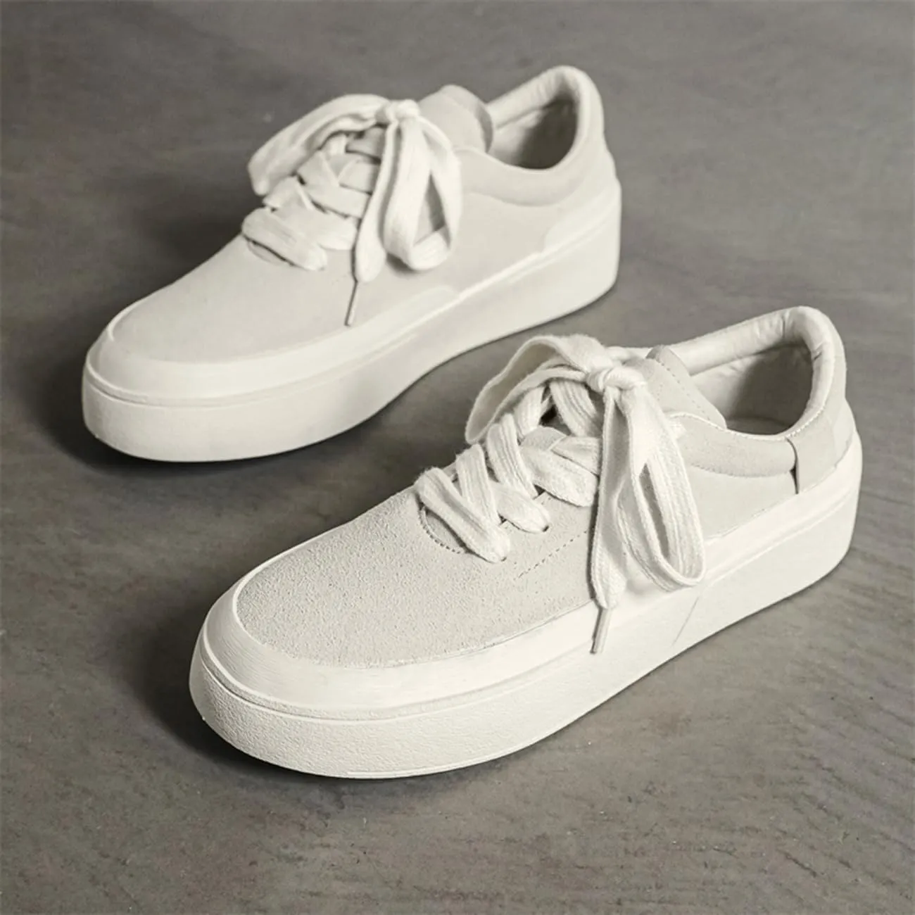 Men's Casual Lace-Up Sneakers Comfortable Chunky Low Top Walking Shoes Retro Skate Shoes