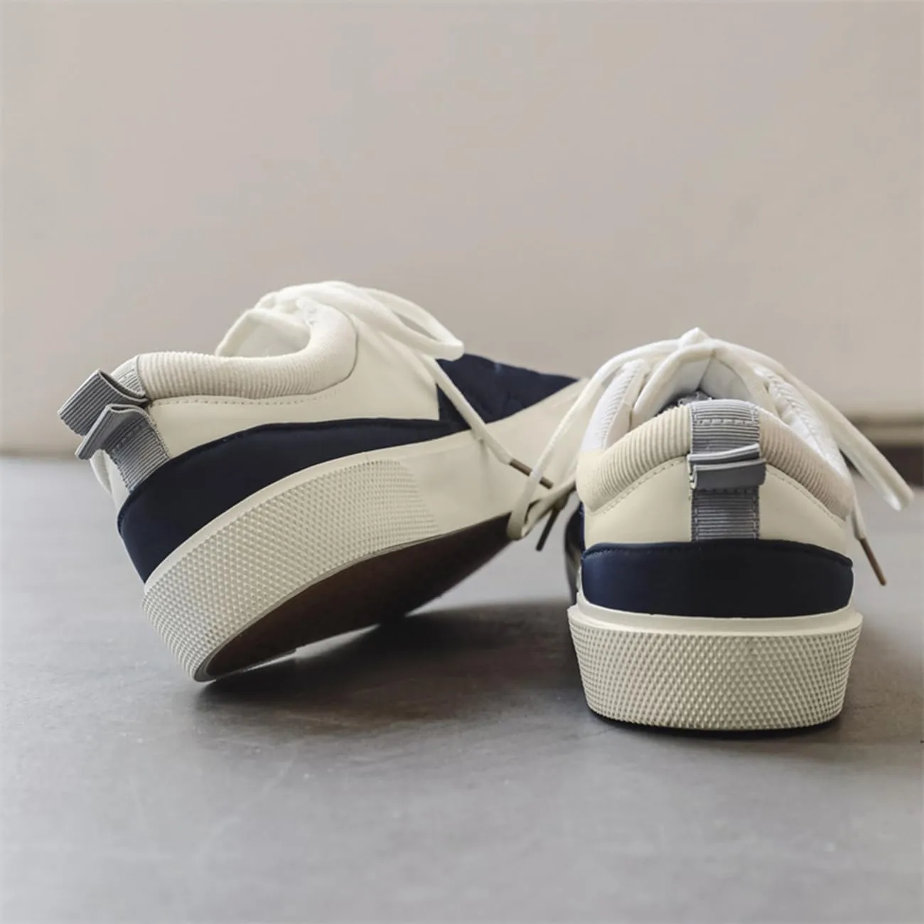 Men's Casual Lace-Up Sneakers Comfortable Chunky Low Top Walking Shoes Retro Skate Shoes