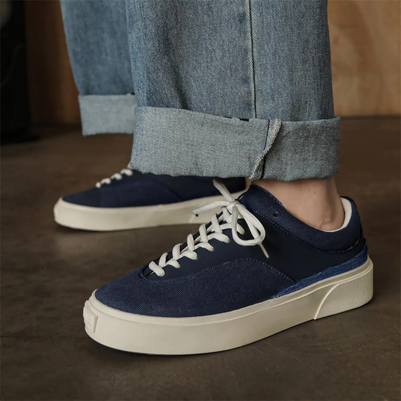 Men's Casual Lace-Up Sneakers Comfortable Chunky Low Top Walking Shoes Retro Skate Shoes