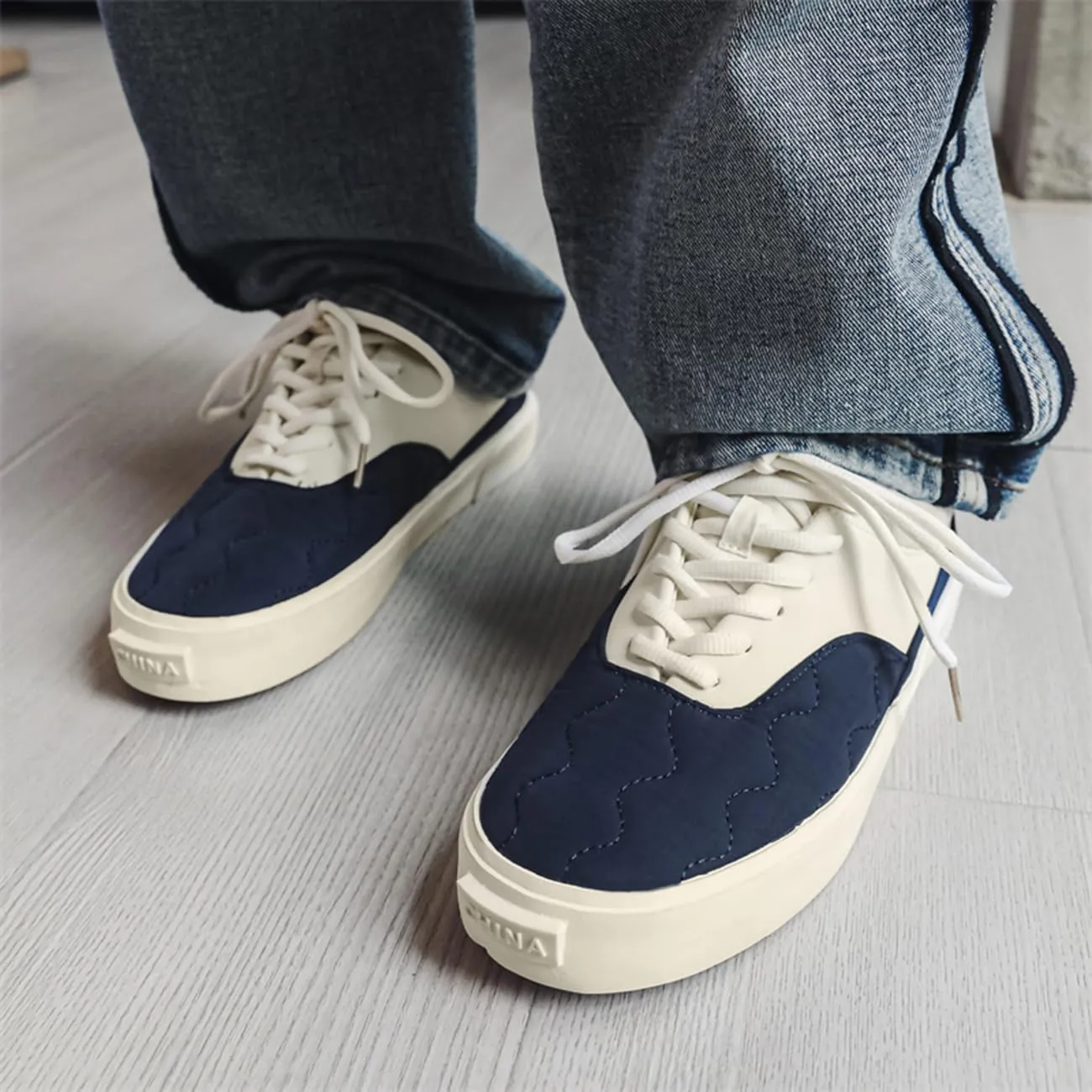Men's Casual Lace-Up Sneakers Comfortable Chunky Low Top Walking Shoes Retro Skate Shoes