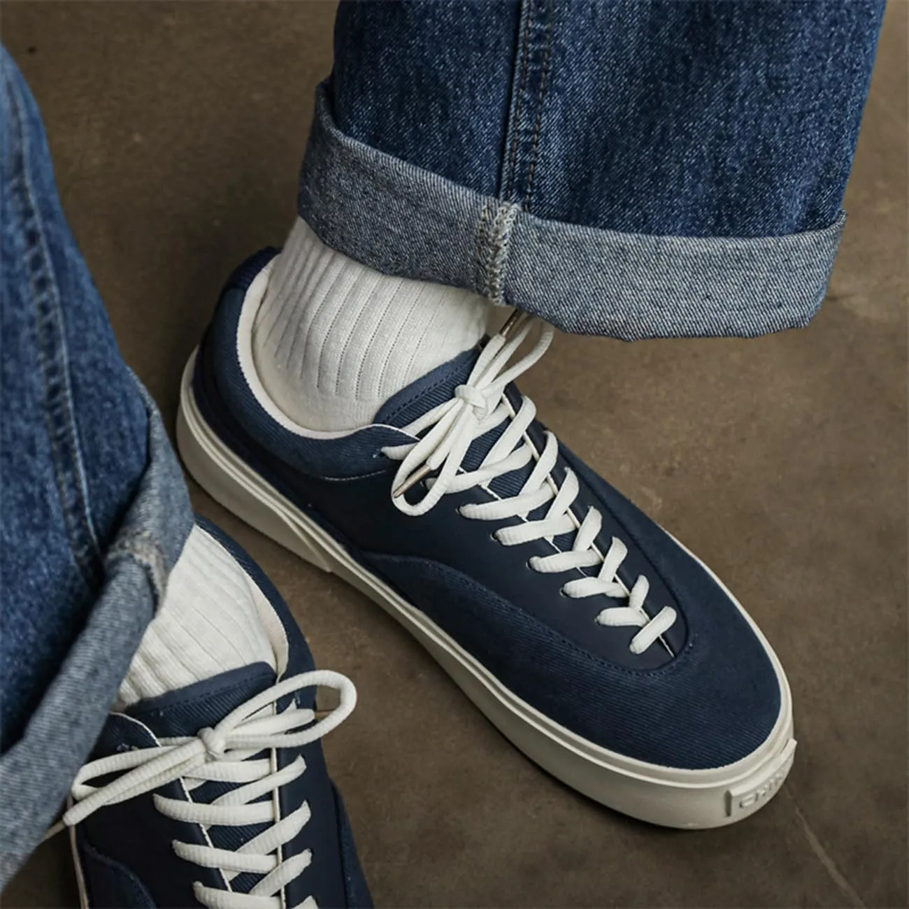 Men's Casual Lace-Up Sneakers Comfortable Chunky Low Top Walking Shoes Retro Skate Shoes