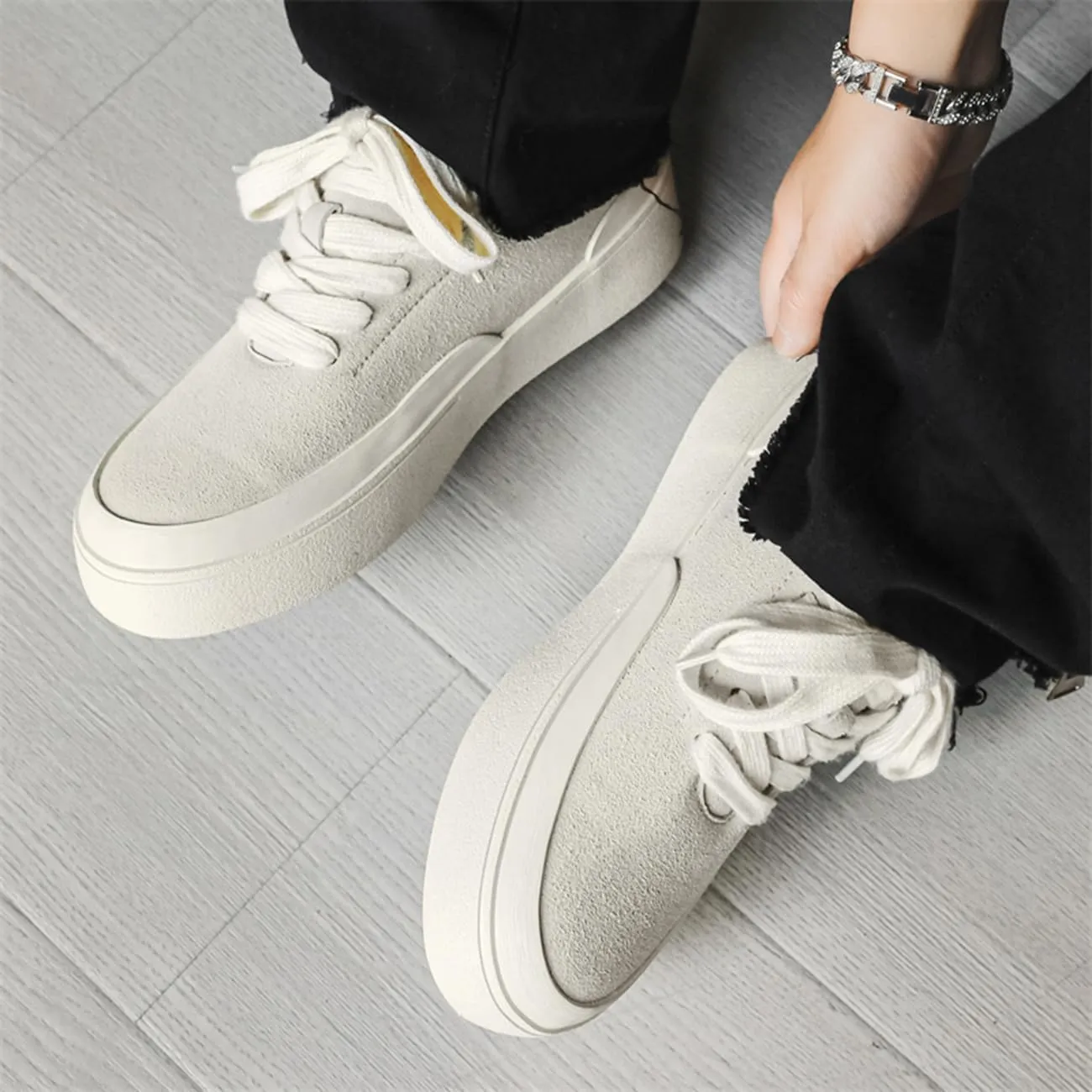 Men's Casual Lace-Up Sneakers Comfortable Chunky Low Top Walking Shoes Retro Skate Shoes