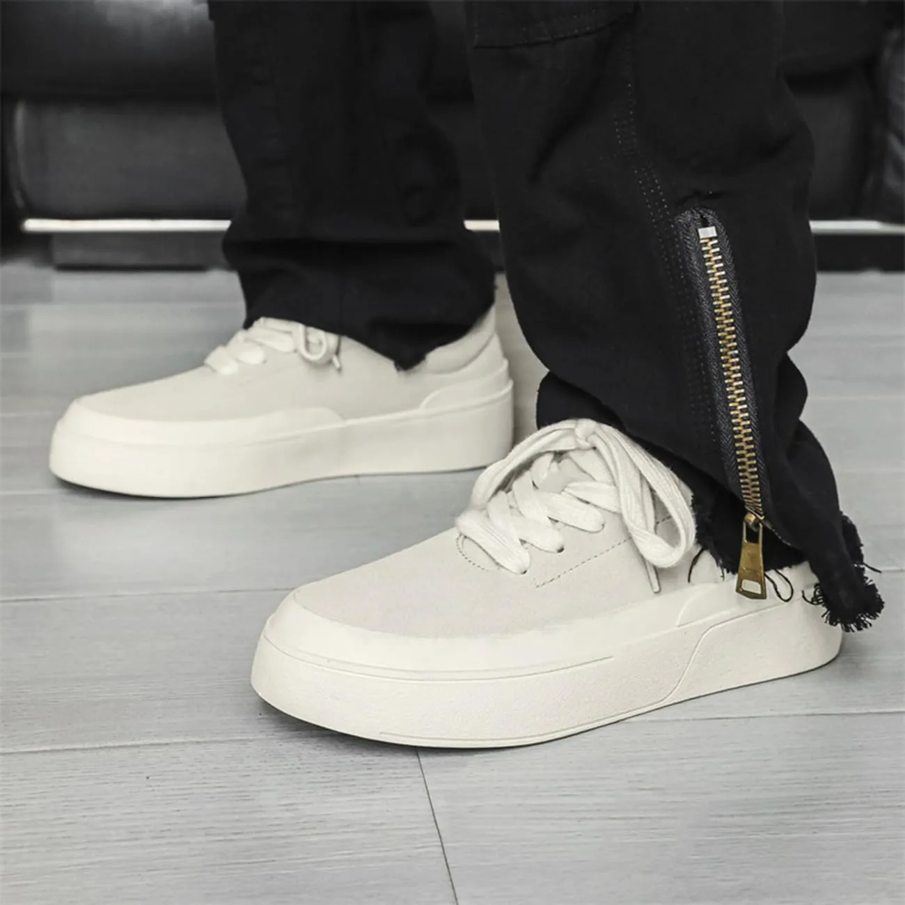 Men's Casual Lace-Up Sneakers Comfortable Chunky Low Top Walking Shoes Retro Skate Shoes