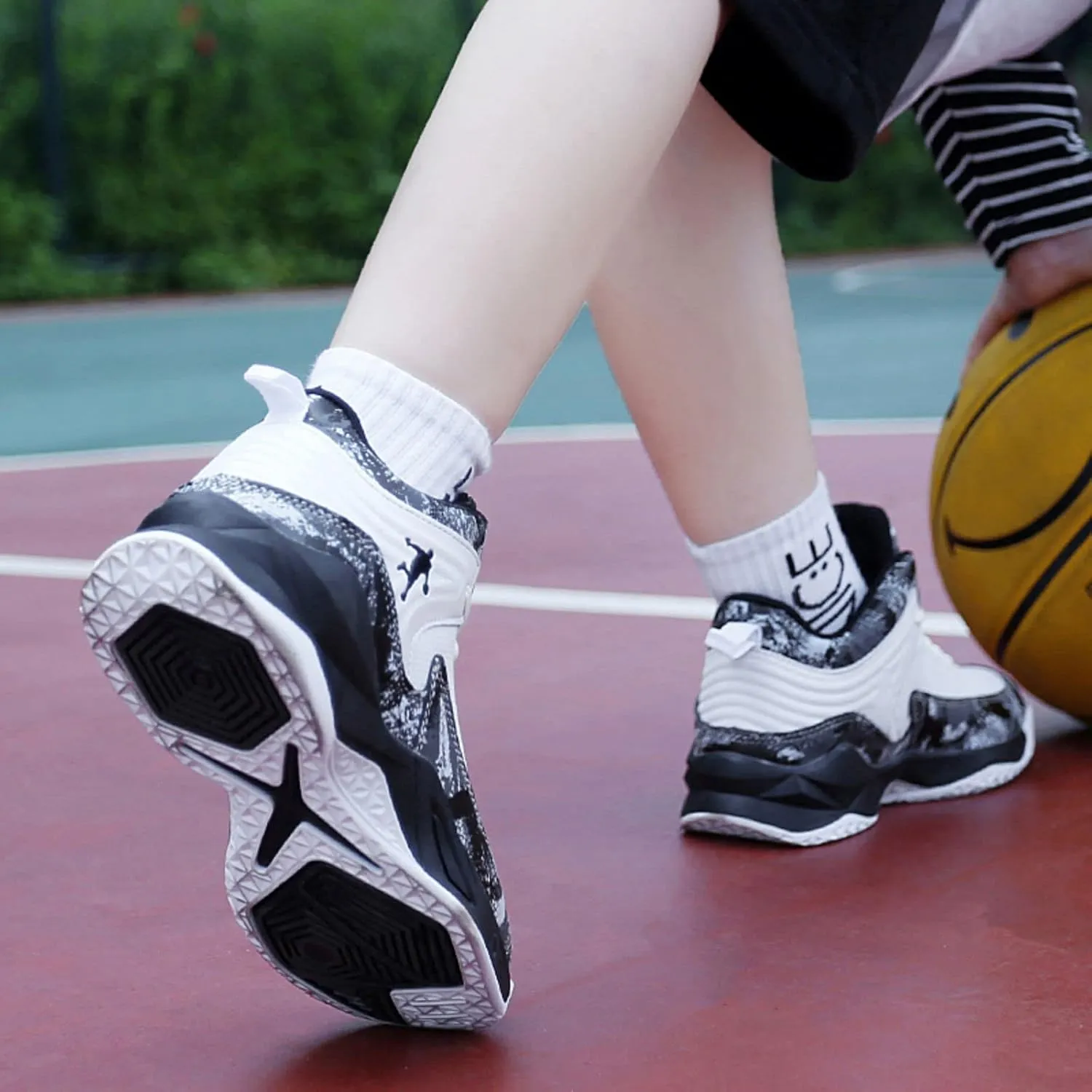 New Anti Slip and wear-Resistant Sports Basketball Shoes for Children