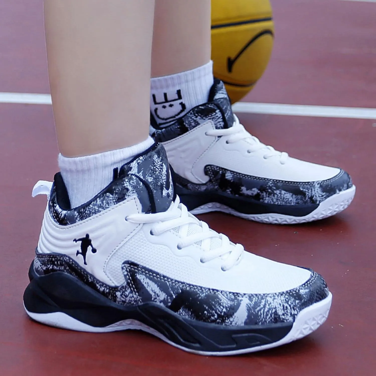 New Anti Slip and wear-Resistant Sports Basketball Shoes for Children
