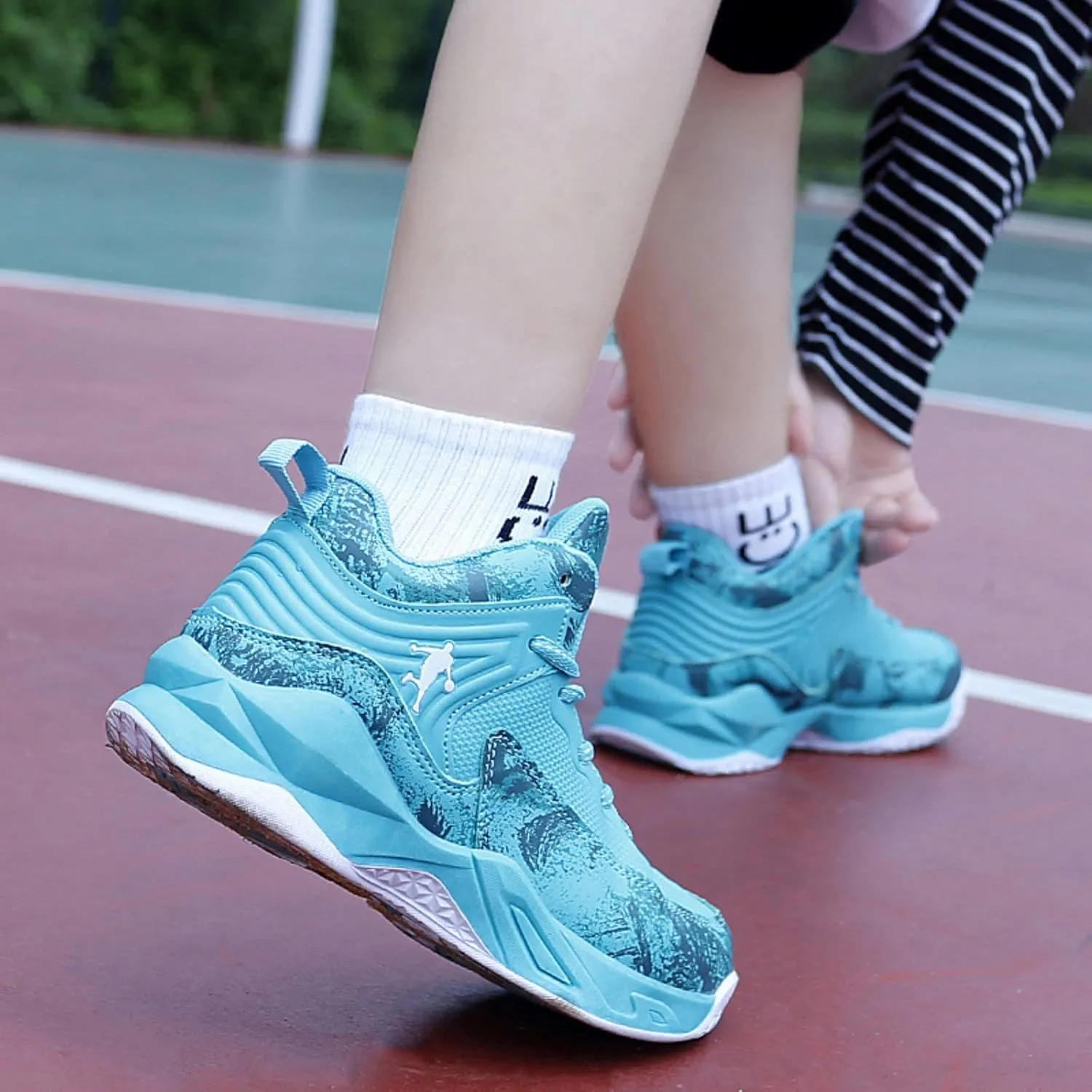 New Anti Slip and wear-Resistant Sports Basketball Shoes for Children