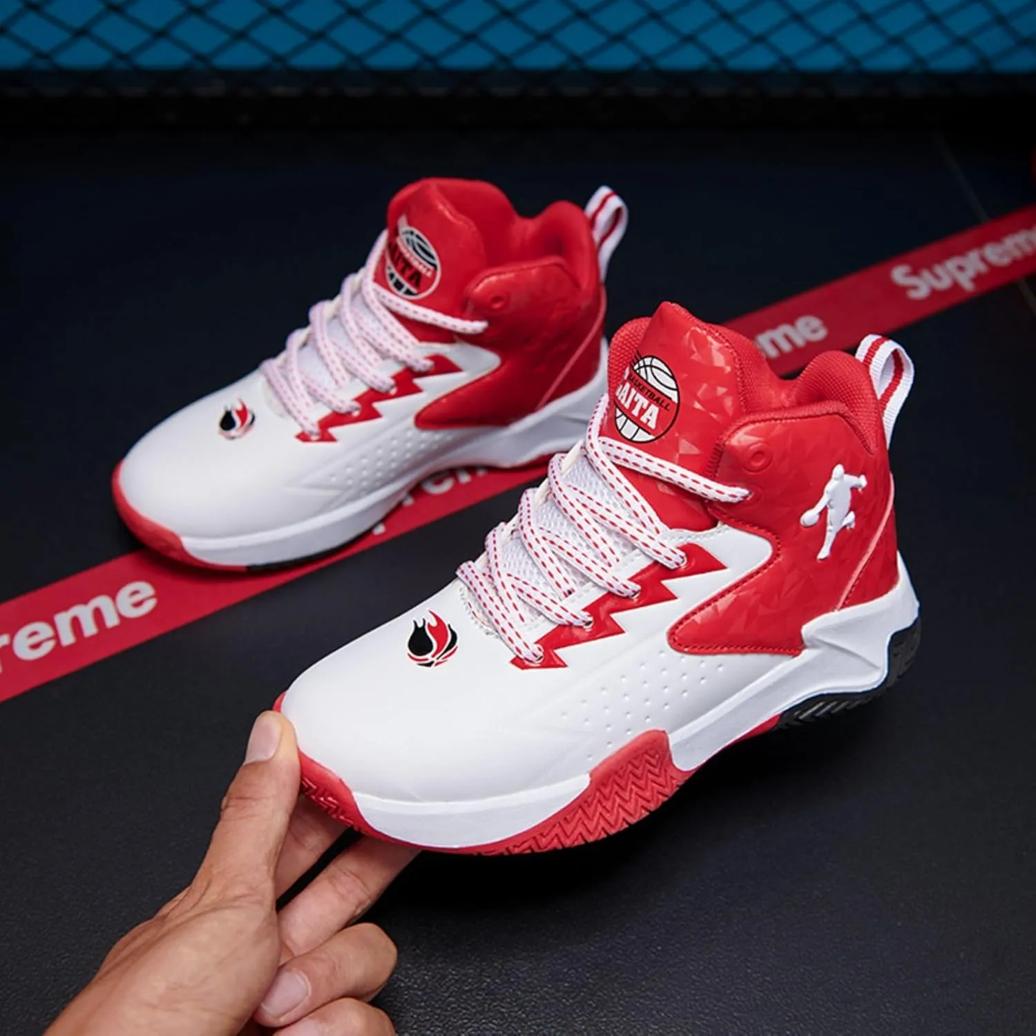 New Anti Slip and wear-Resistant Sports Basketball Shoes for Children
