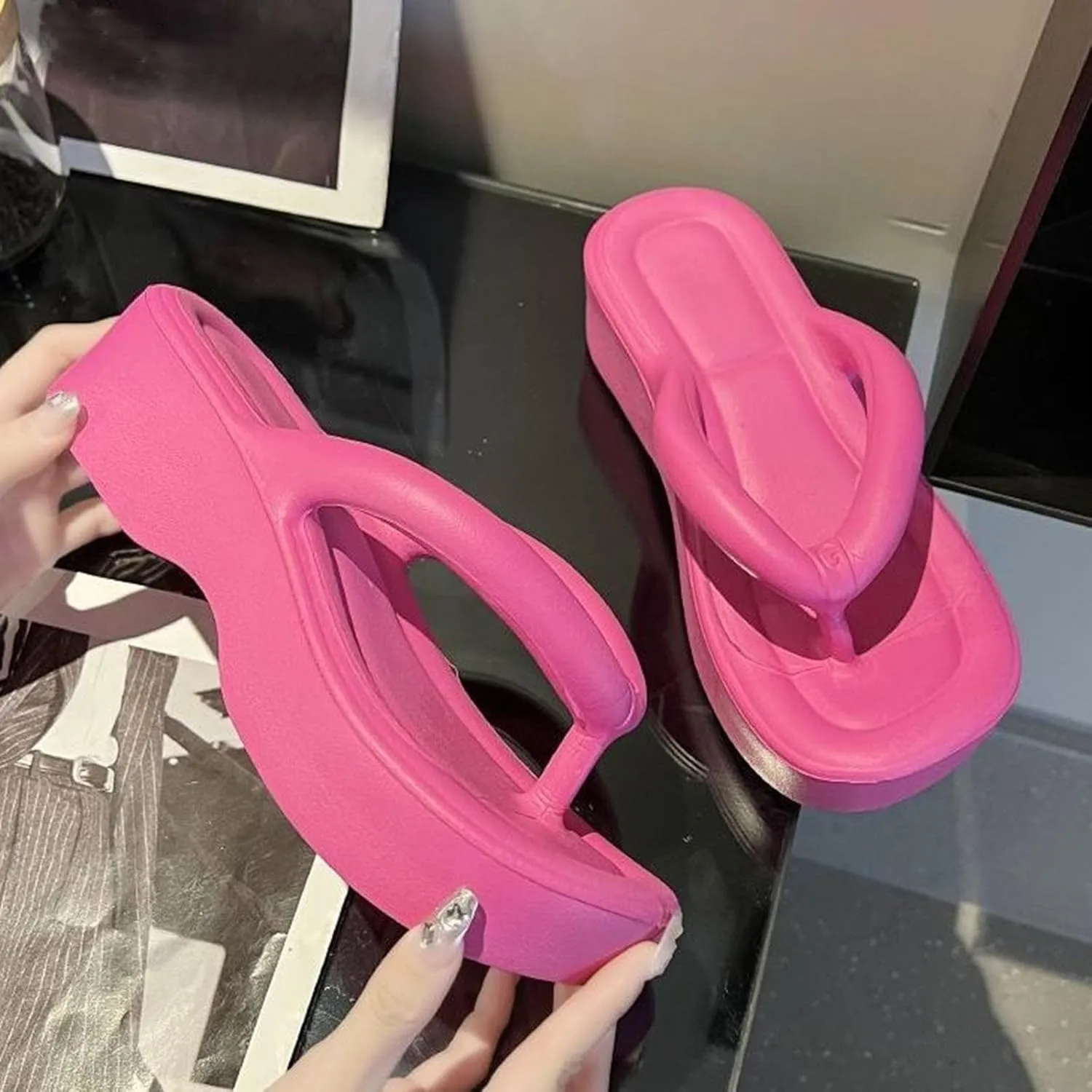Wedge Flip Flops for Women Arch Support Sandals Casual Comfortable Platform Sandals Summer Beach Sandals Thong Slippers2