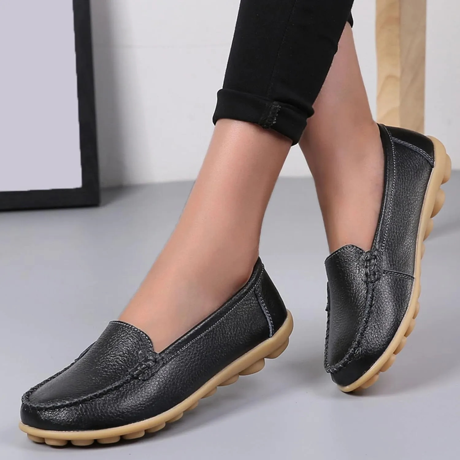 Women's Comfortable Loafers Soft Leather Slip on Casual Outdoor Sandals Round Toe Driving Flat Work Walking Shoes for Women Dressy Low Heels Orthopedic Sandals 