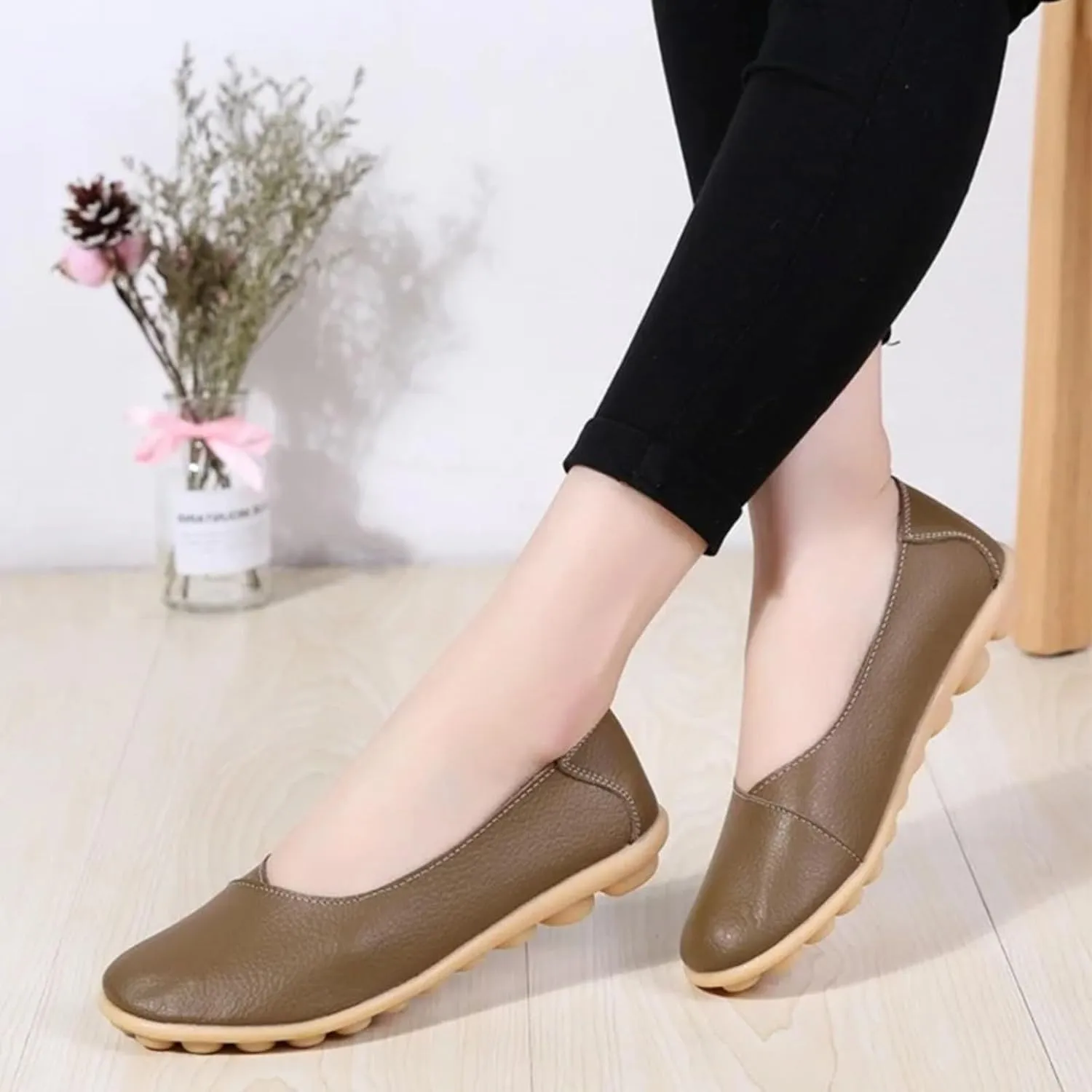 Women's Comfortable Loafers Soft Leather Slip on Casual Outdoor Sandals Round Toe Driving Flat Work Walking Shoes for Women Dressy Low Heels Orthopedic Sandals