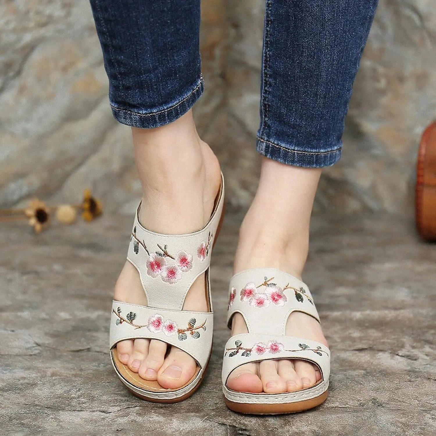 Women's Sandals Dressy Summer Flat Flip Flops Comfortable Wedge Sandals Orthopedic Slippers Arch Support Summer Casual Open Toe Slip-on Slipper Flower Hollow Platform Slides Flip Flops 2025