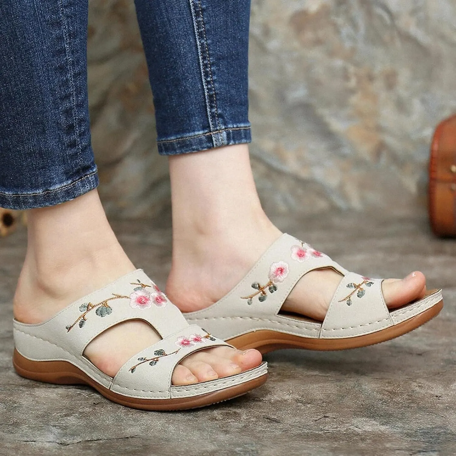 Women's Sandals Dressy Summer Flat Flip Flops Comfortable Wedge Sandals Orthopedic Slippers Arch Support Summer Casual Open Toe Slip-on Slipper Flower Hollow Platform Slides Flip Flops 2025